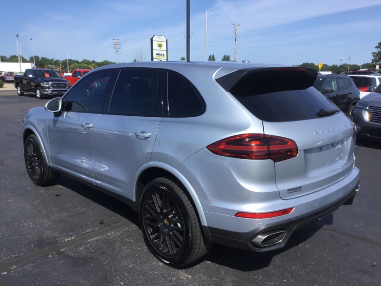 Used 2018 Porsche Cayenne Platinum Edition image 9