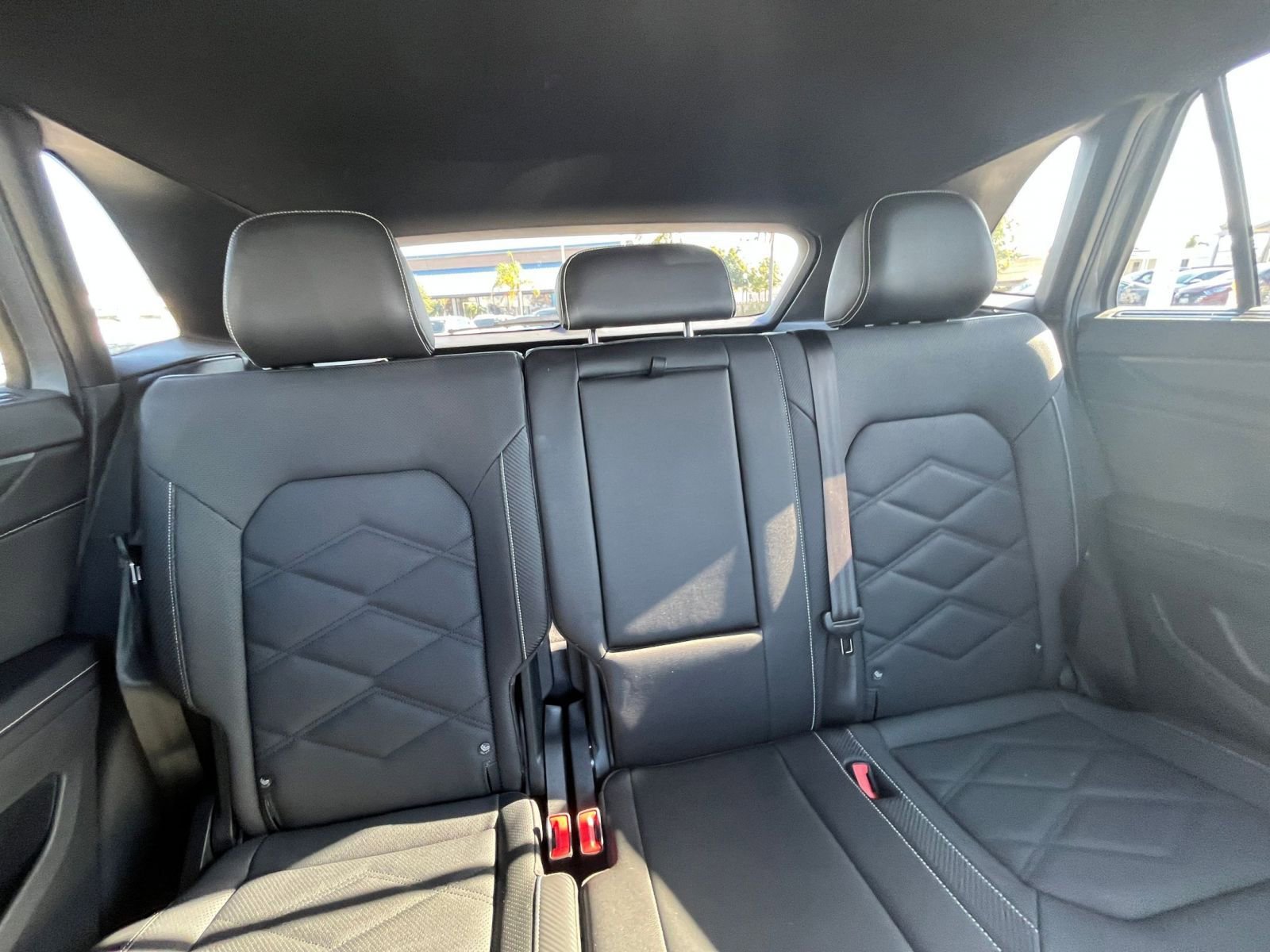 Used 2025 Volkswagen Atlas Cross Sport SE image 38