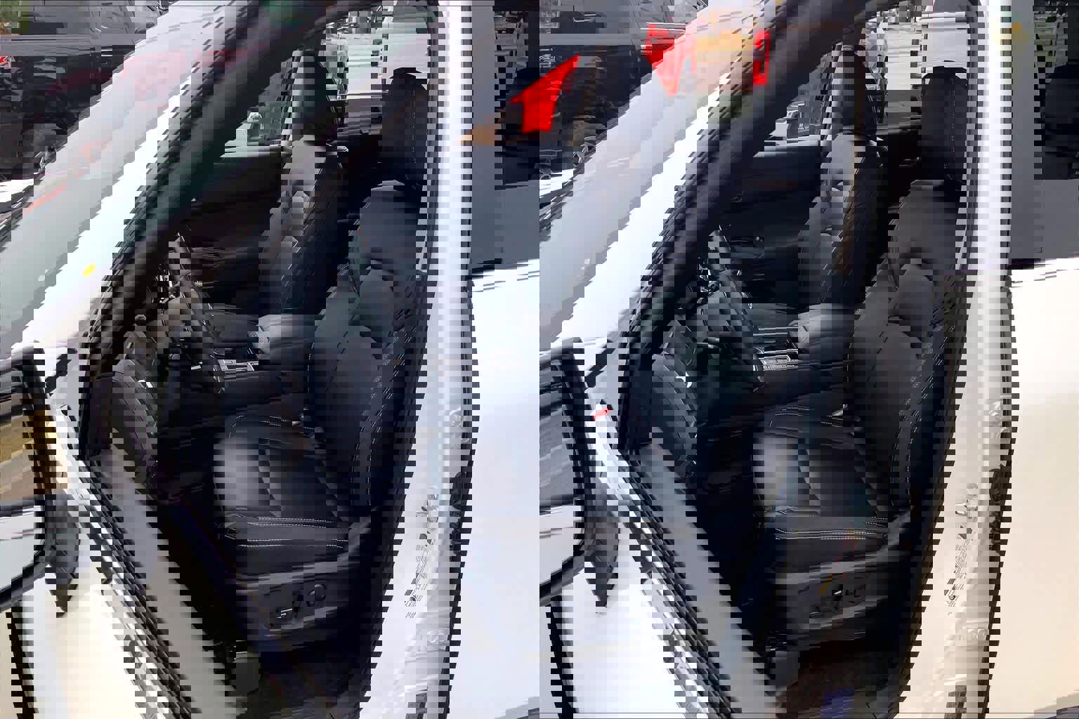 Used 2024 Nissan Pathfinder SL FWD image 8