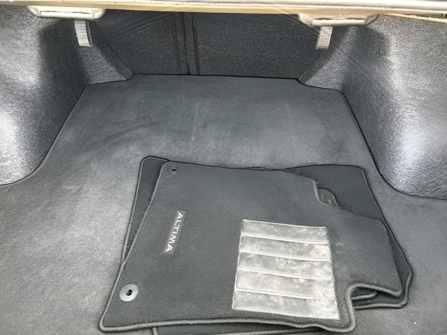 Used 2025 Nissan Altima 2.5 SV FWD image 9