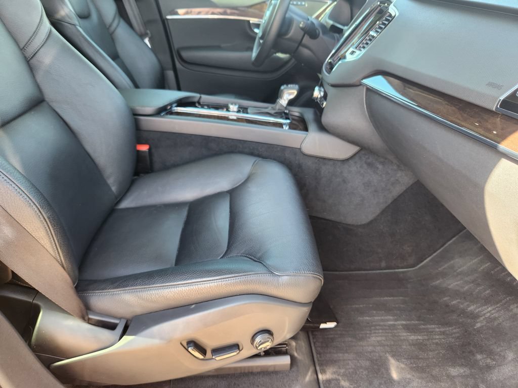 Used 2016 Volvo XC90 T6 Momentum w/ Momentum Plus Package AWD/4WD image 15
