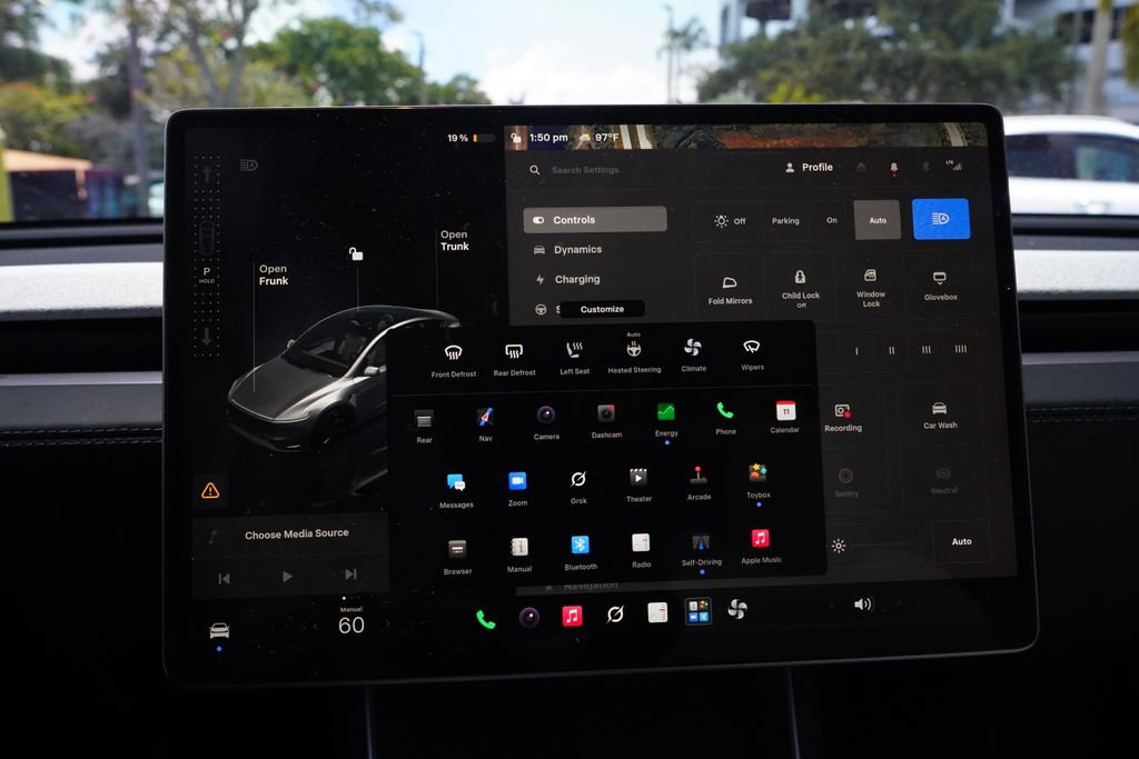 Used 2026 Tesla Model Y AWD image 27