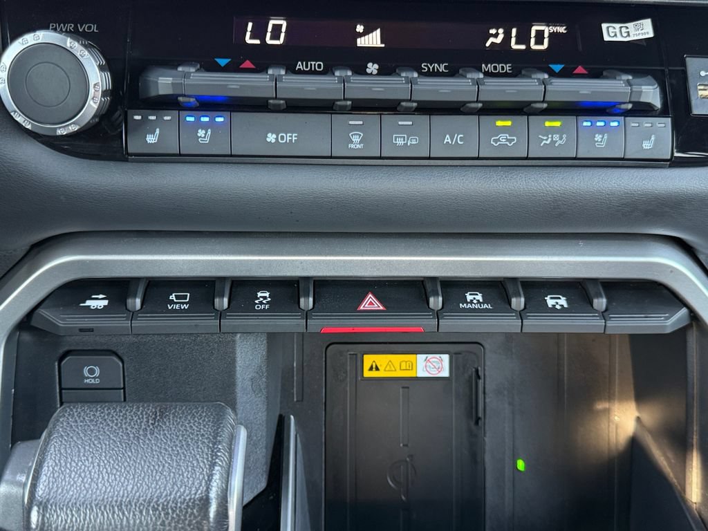 Used 2024 Toyota Tundra Platinum AWD/4WD image 17