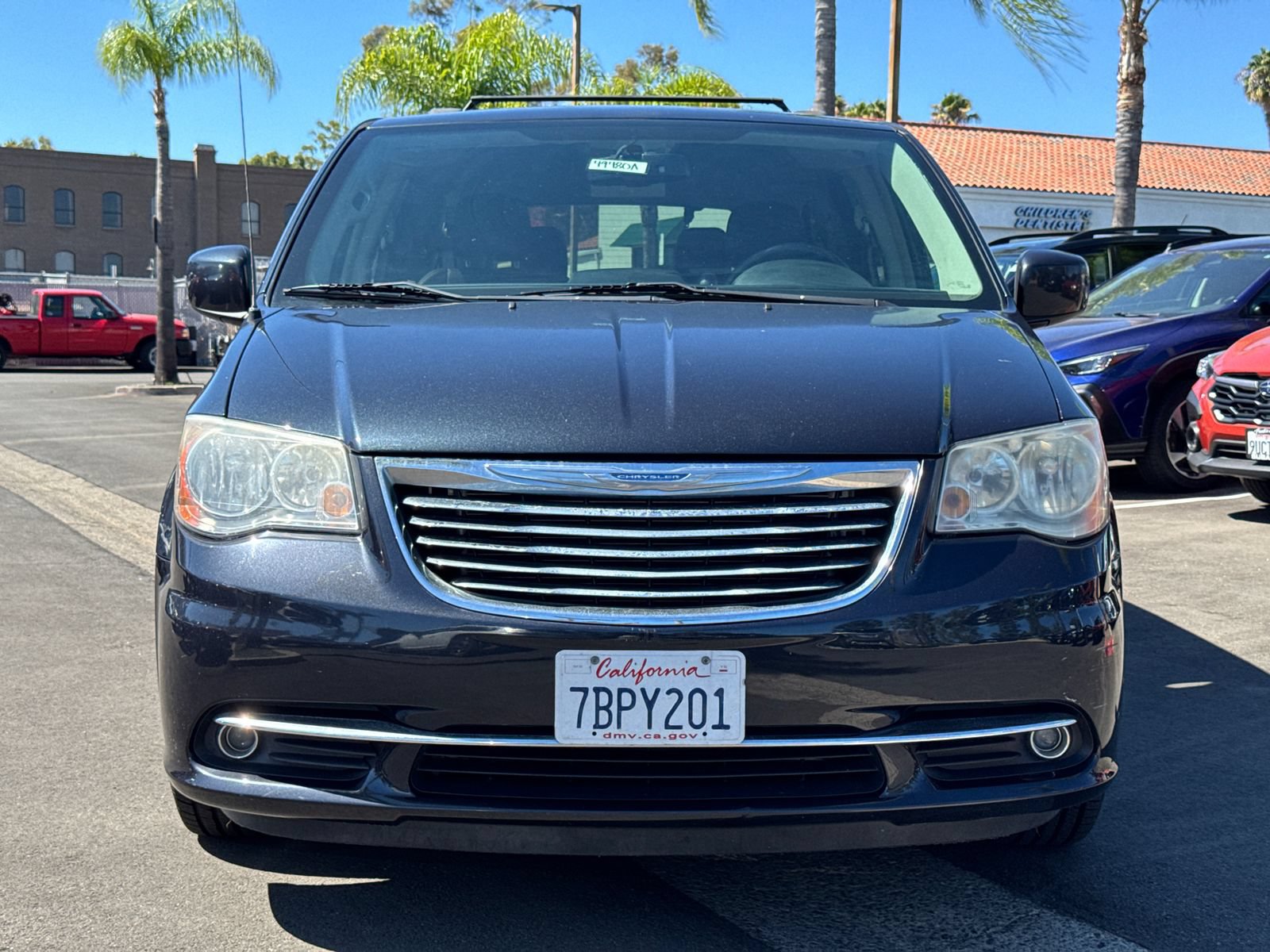 Used 2014 Chrysler Town & Country Touring FWD image 3