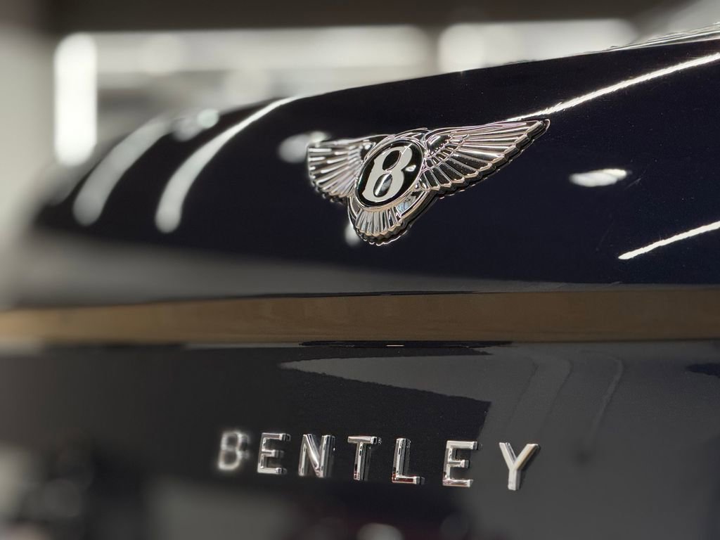 Used 2022 Bentley Flying Spur Plug-In Hybrid image 19