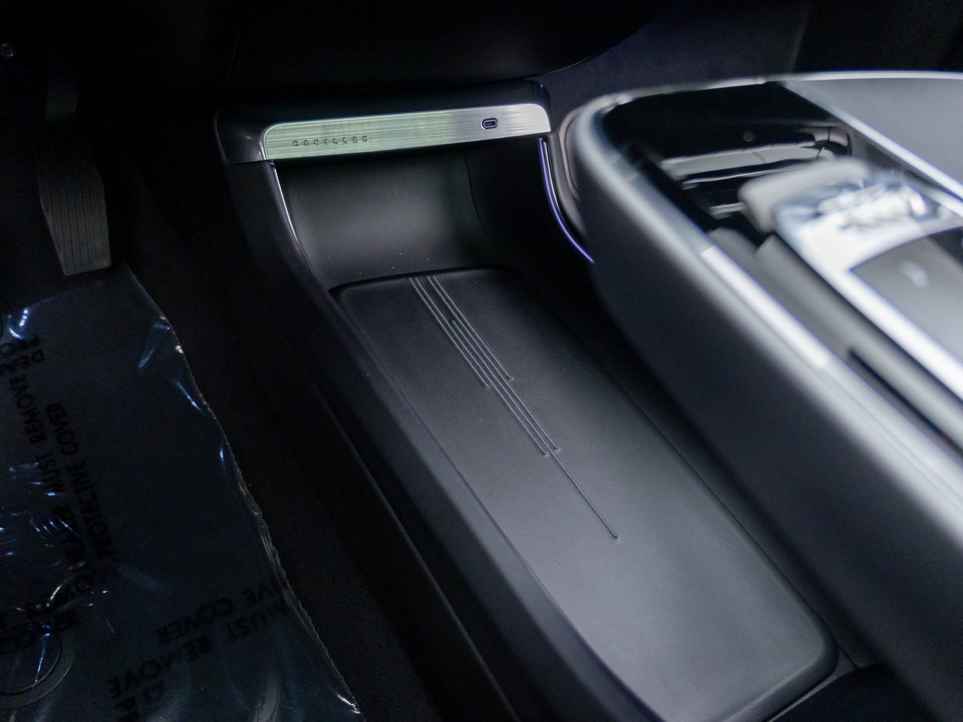 Certified 2025 Cadillac Lyriq Luxury w/ LPO, Floor Liner Package AWD/4WD image 26