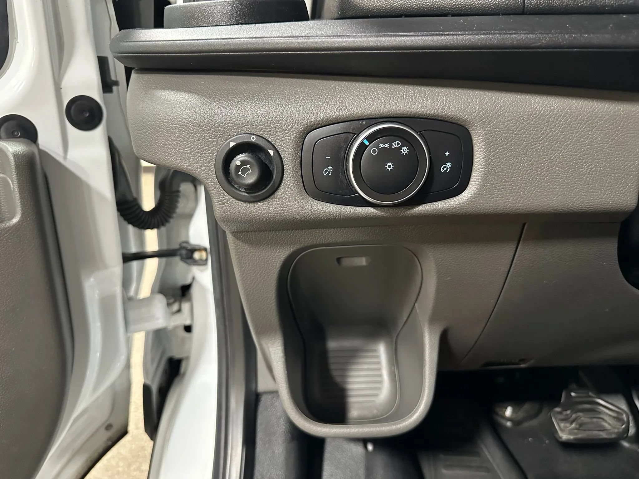Used 2020 Ford Transit 150 Medium Roof RWD image 31