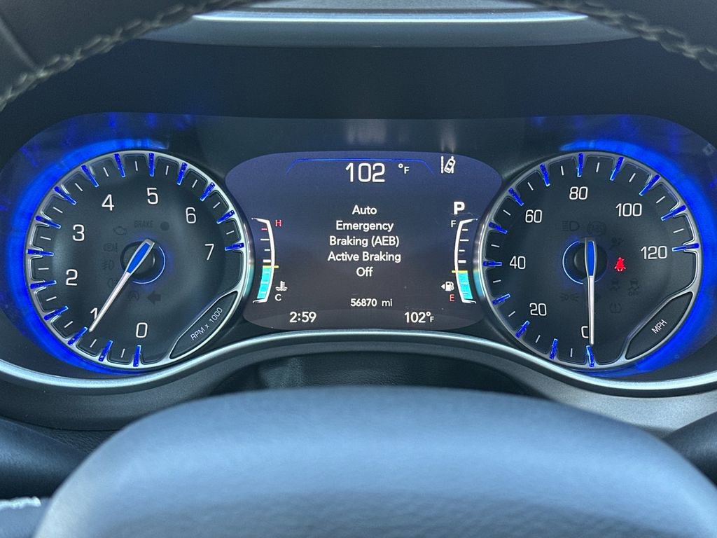 Used 2023 Chrysler Pacifica Touring-L image 27