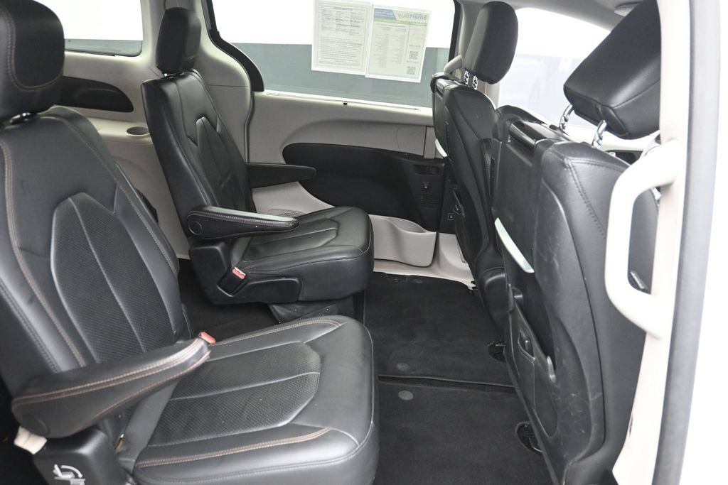 Used 2018 Chrysler Pacifica Touring-L Plus w/ Tire & Wheel Group FWD image 10
