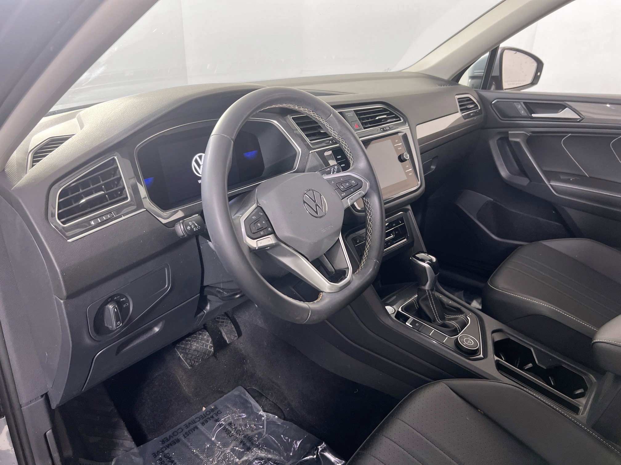 Used 2022 Volkswagen Tiguan SE AWD/4WD image 9