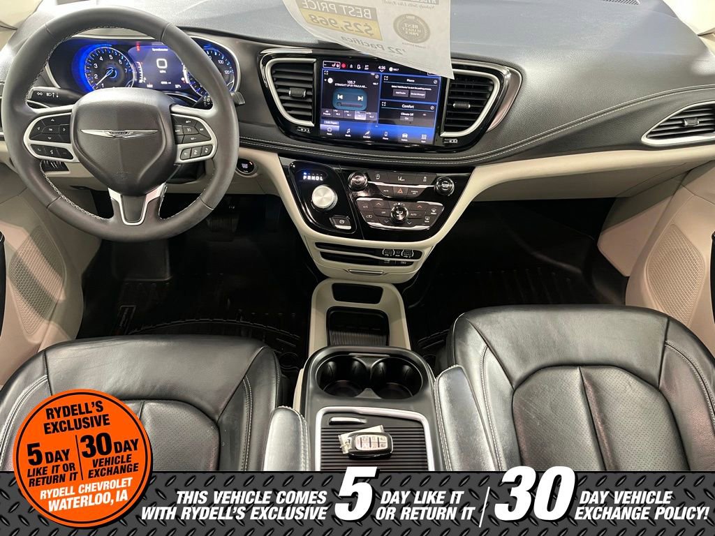 Used 2022 Chrysler Pacifica Touring-L image 17
