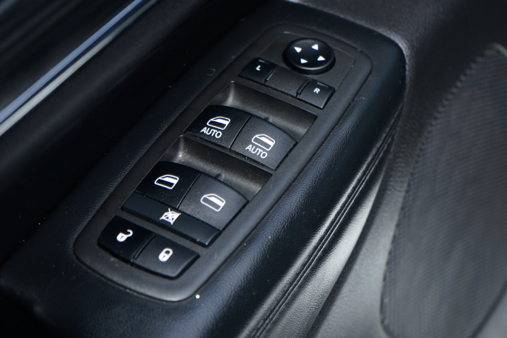 Used 2022 Jeep Grand Cherokee Limited AWD/4WD image 16