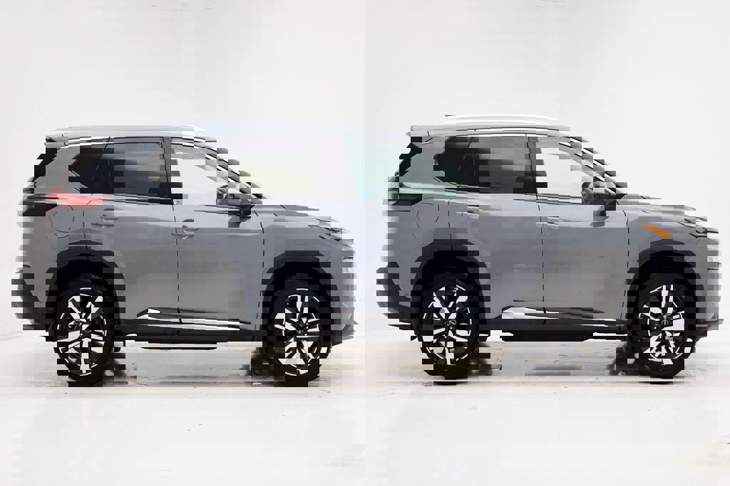 Used 2023 Nissan Rogue SL w/ SL Premium Package image 3