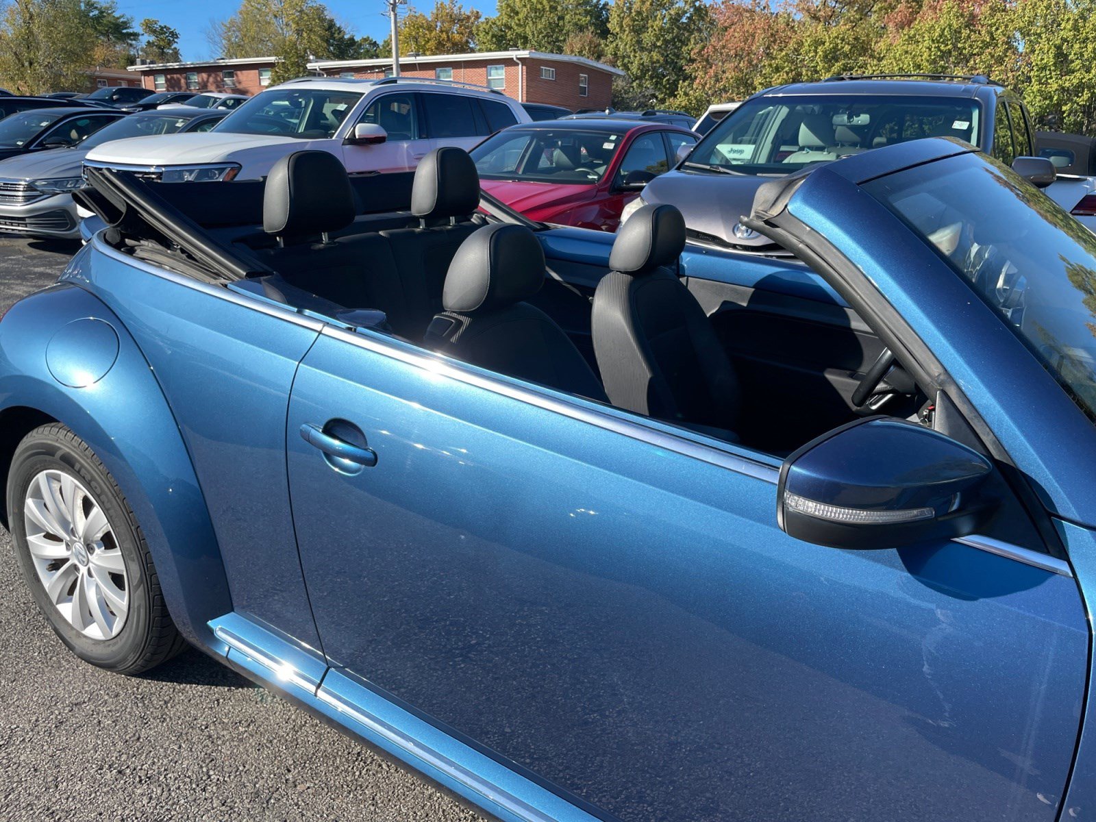 Used 2018 Volkswagen Beetle 2.0T S FWD image 7