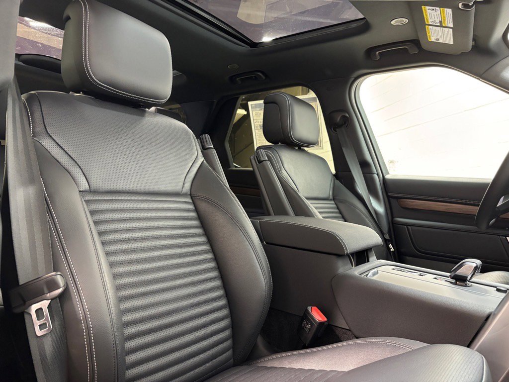 New 2025 Land Rover Discovery Dynamic SE AWD/4WD image 32