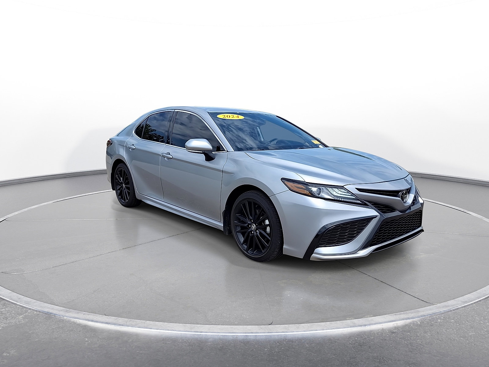 Used 2024 Toyota Camry XSE w/ Cold Weather Package FWD image 2