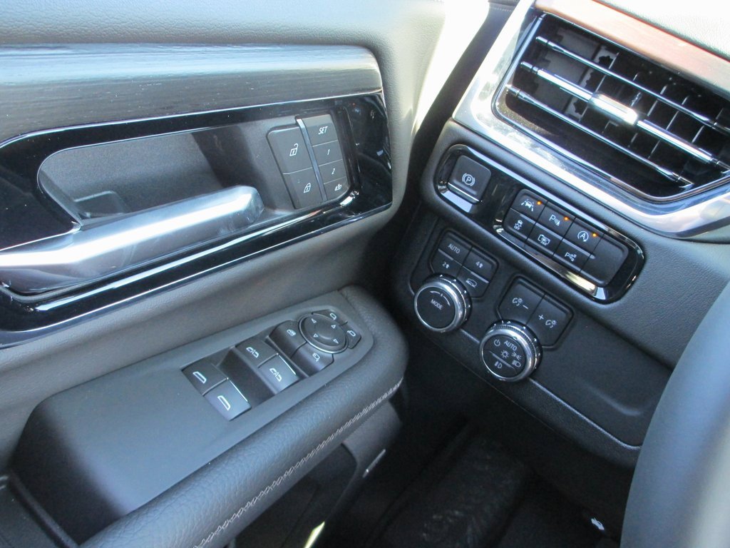 New 2026 GMC Yukon Denali w/ Sun & Power Step Package image 14