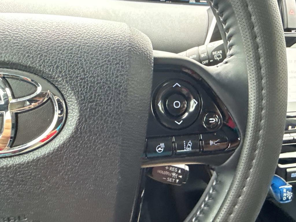 Used 2022 Toyota Prius FWD image 37