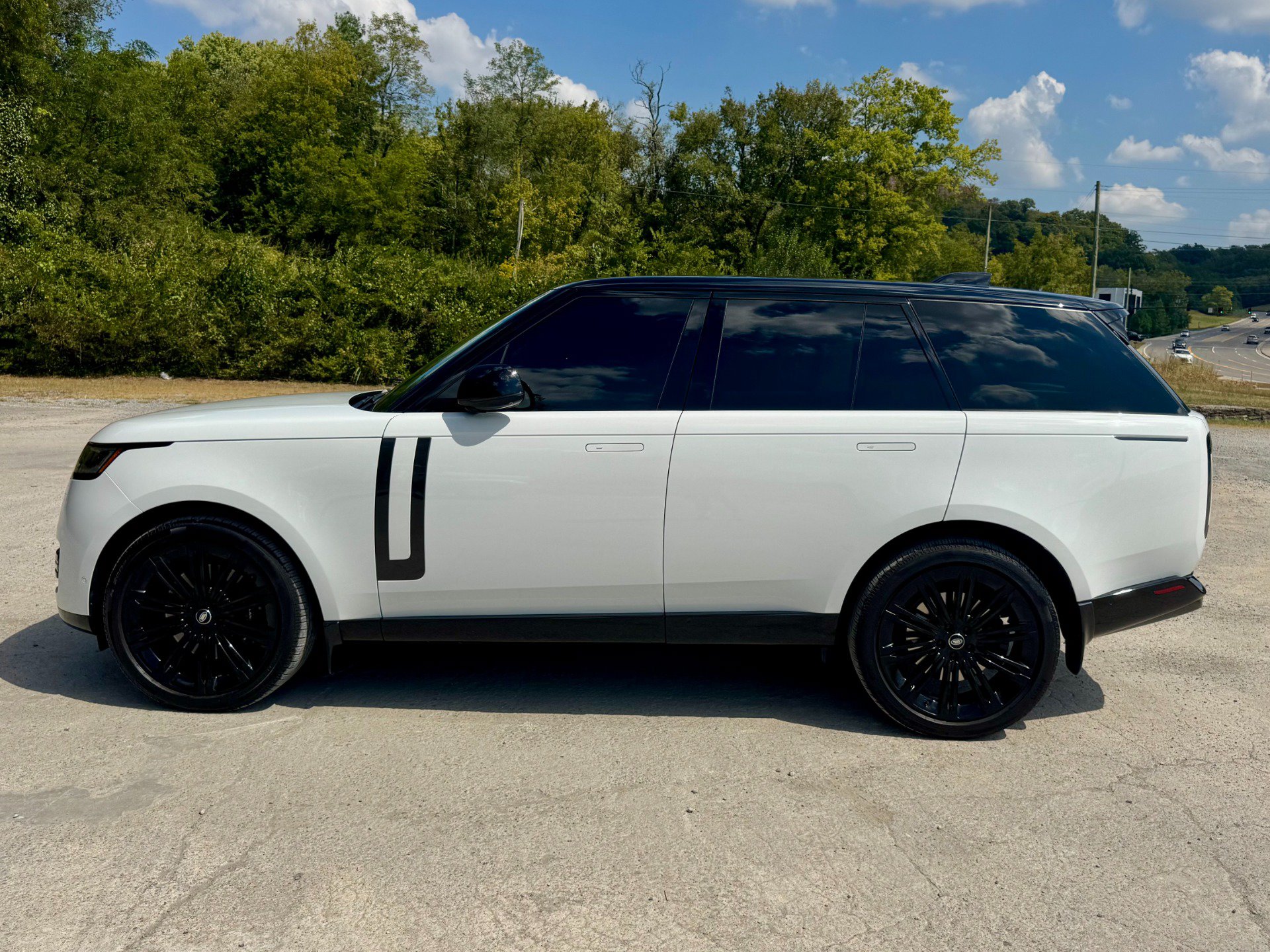 Used 2025 Land Rover Range Rover SE AWD/4WD image 8
