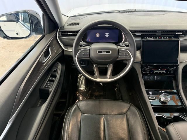 Used 2023 Jeep Grand Cherokee L Limited w/ Black Appearance Package image 14
