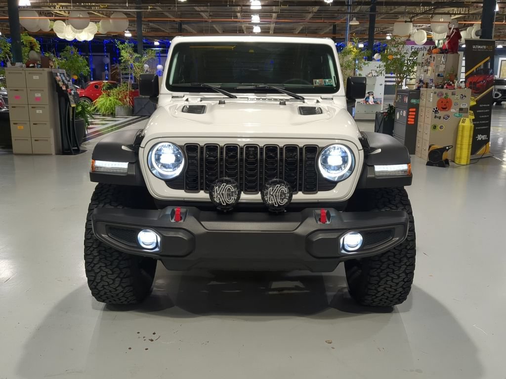 Used 2024 Jeep Wrangler Unlimited Rubicon w/ XTREMEE 35" Tire Package AWD/4WD image 3