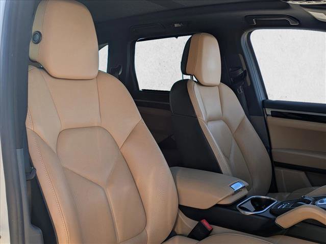 Used 2016 Porsche Cayenne image 25