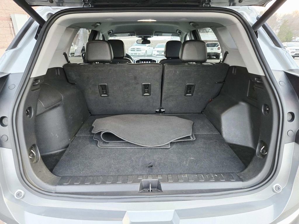 Used 2024 GMC Terrain SLT image 13