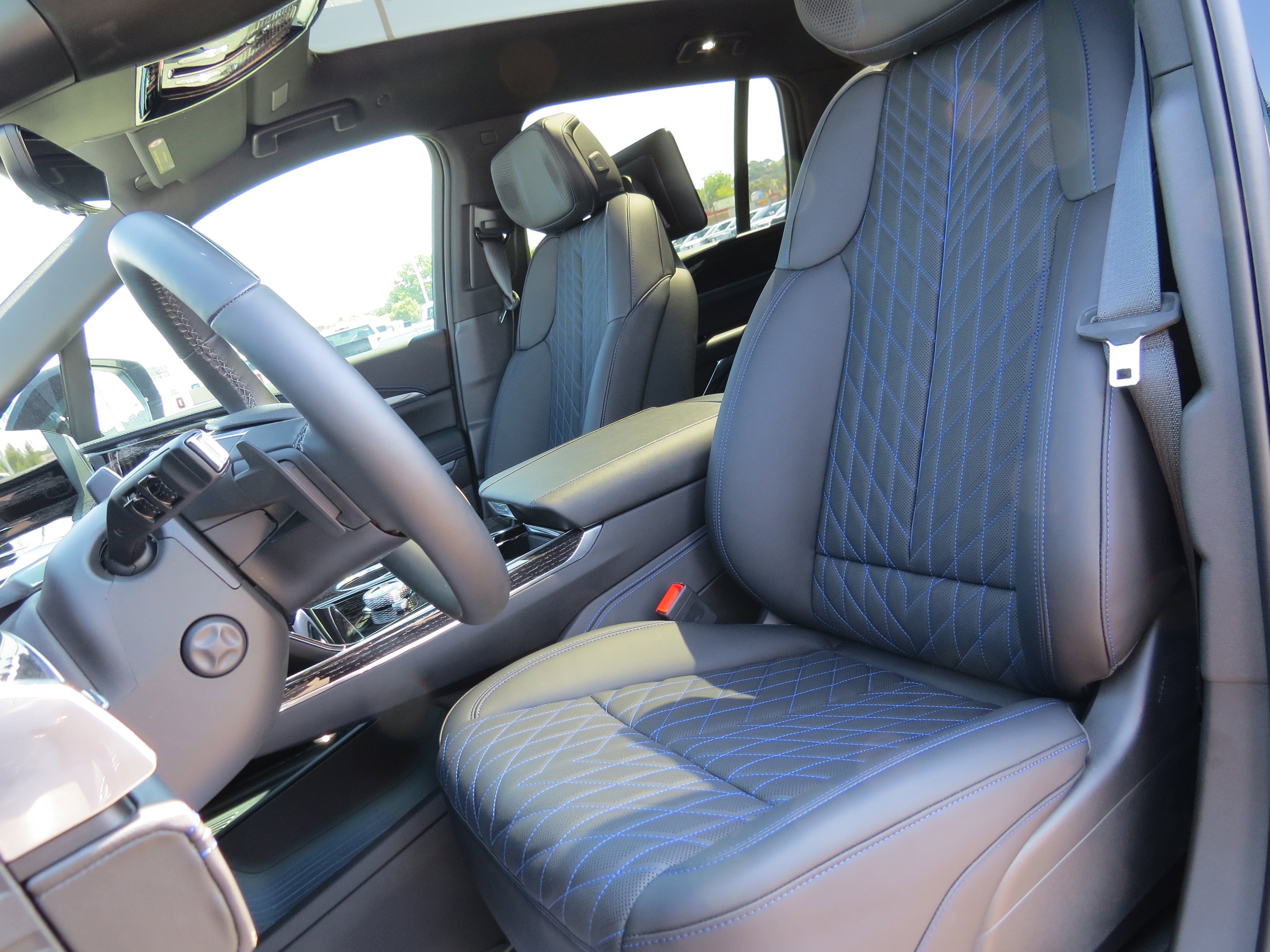 New 2025 Cadillac Escalade IQ Sport 1 w/ LPO, ONYX Package image 19