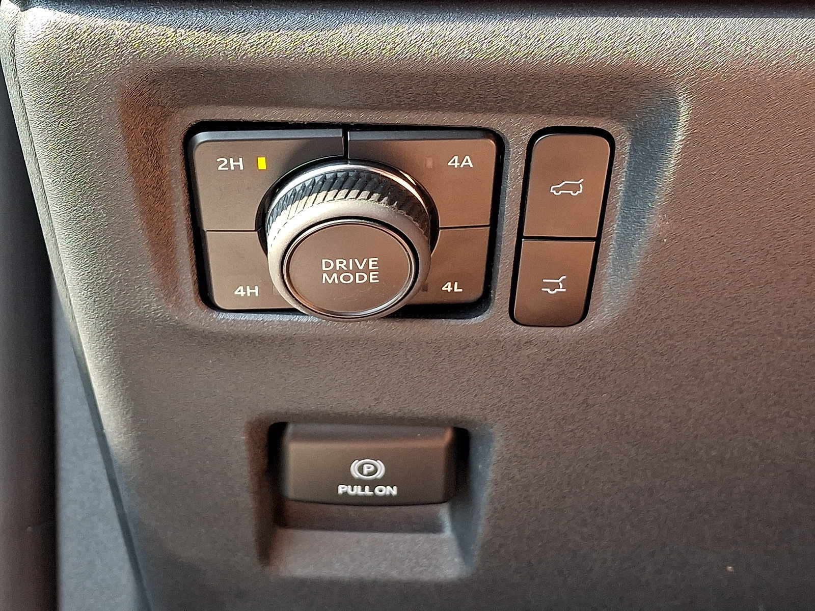 Used 2025 Ford Expedition Active AWD/4WD image 29
