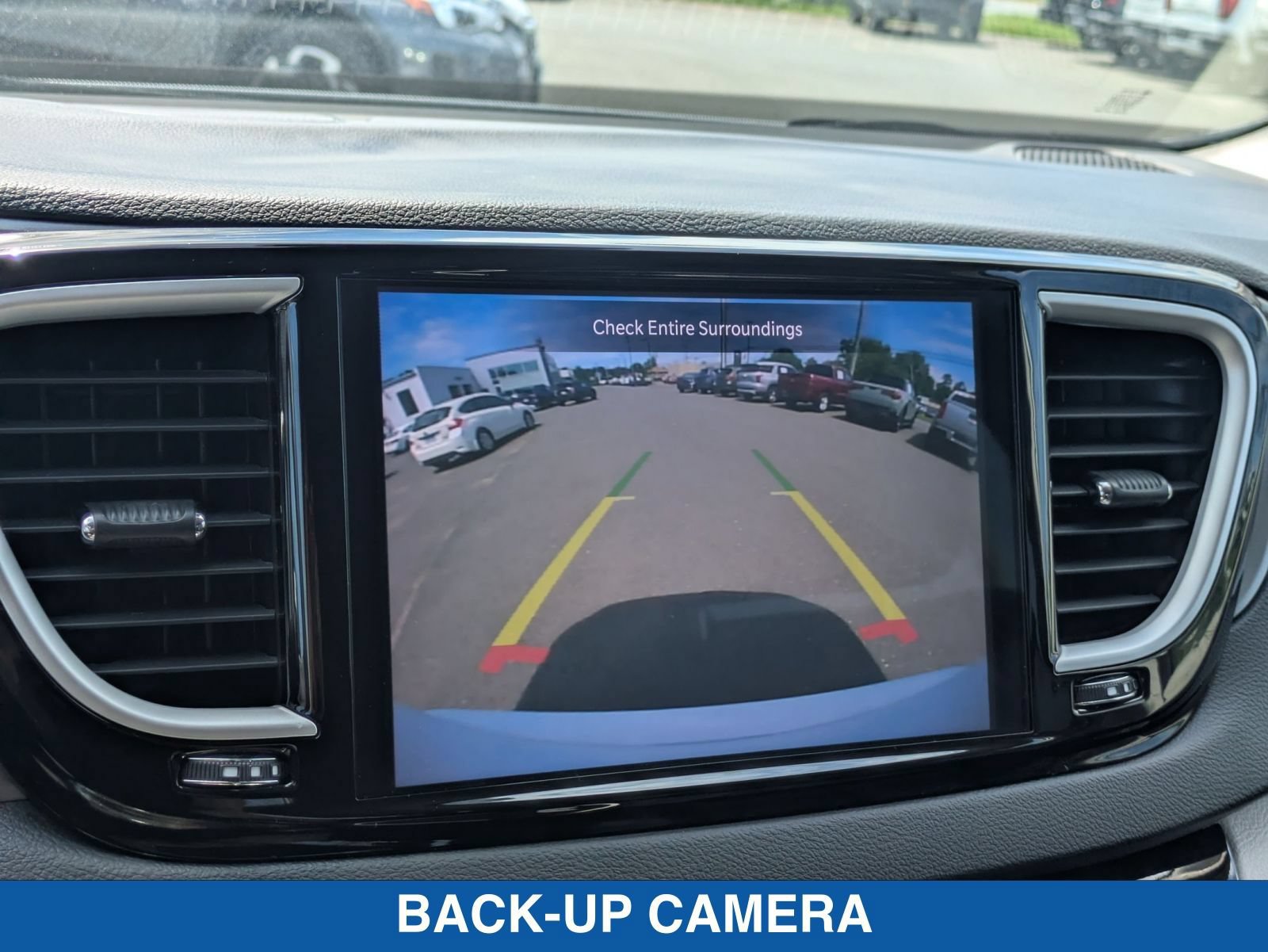 Used 2023 Chrysler Pacifica Touring-L FWD image 22