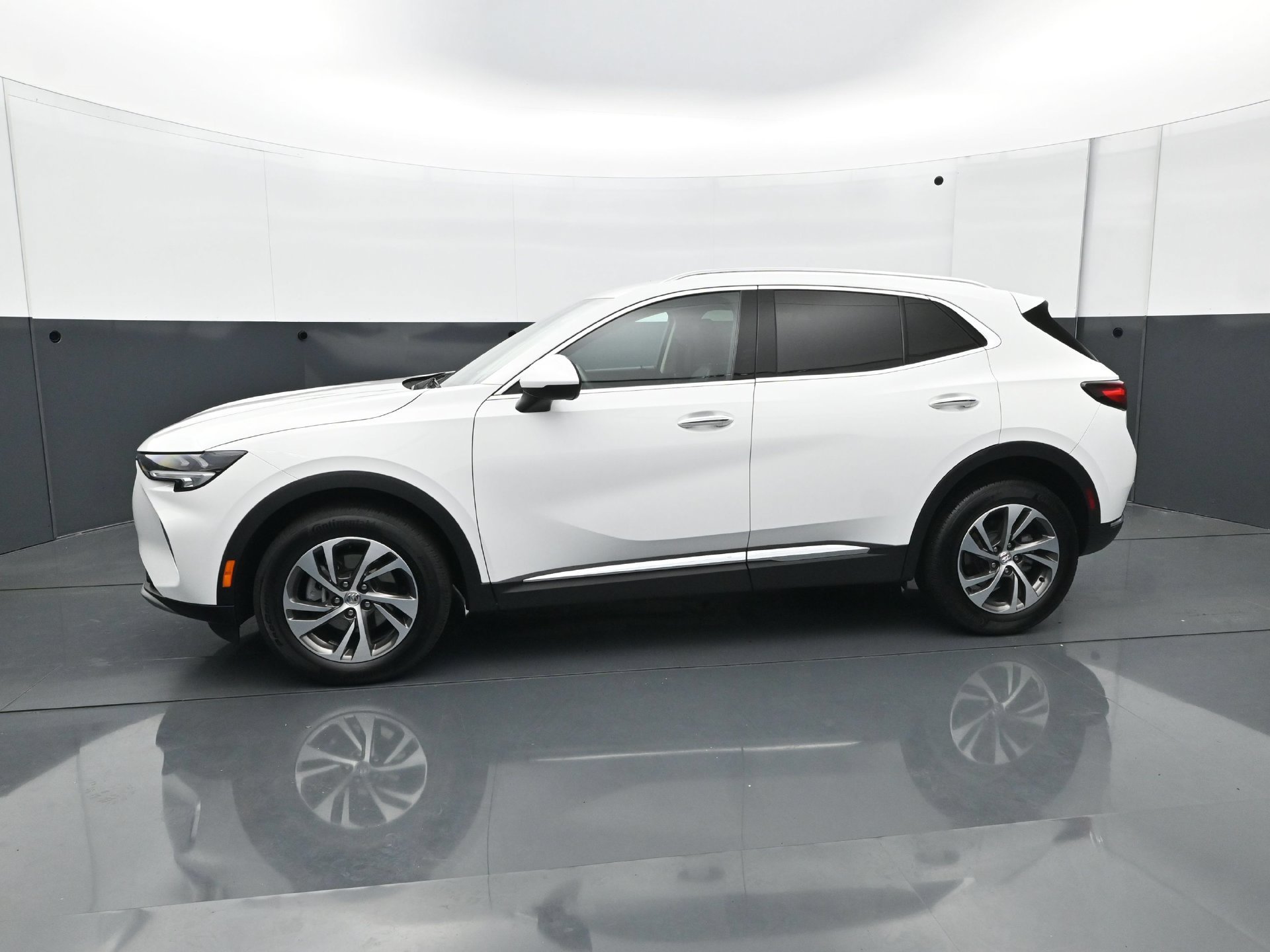 Used 2023 Buick Envision Essence AWD/4WD image 3