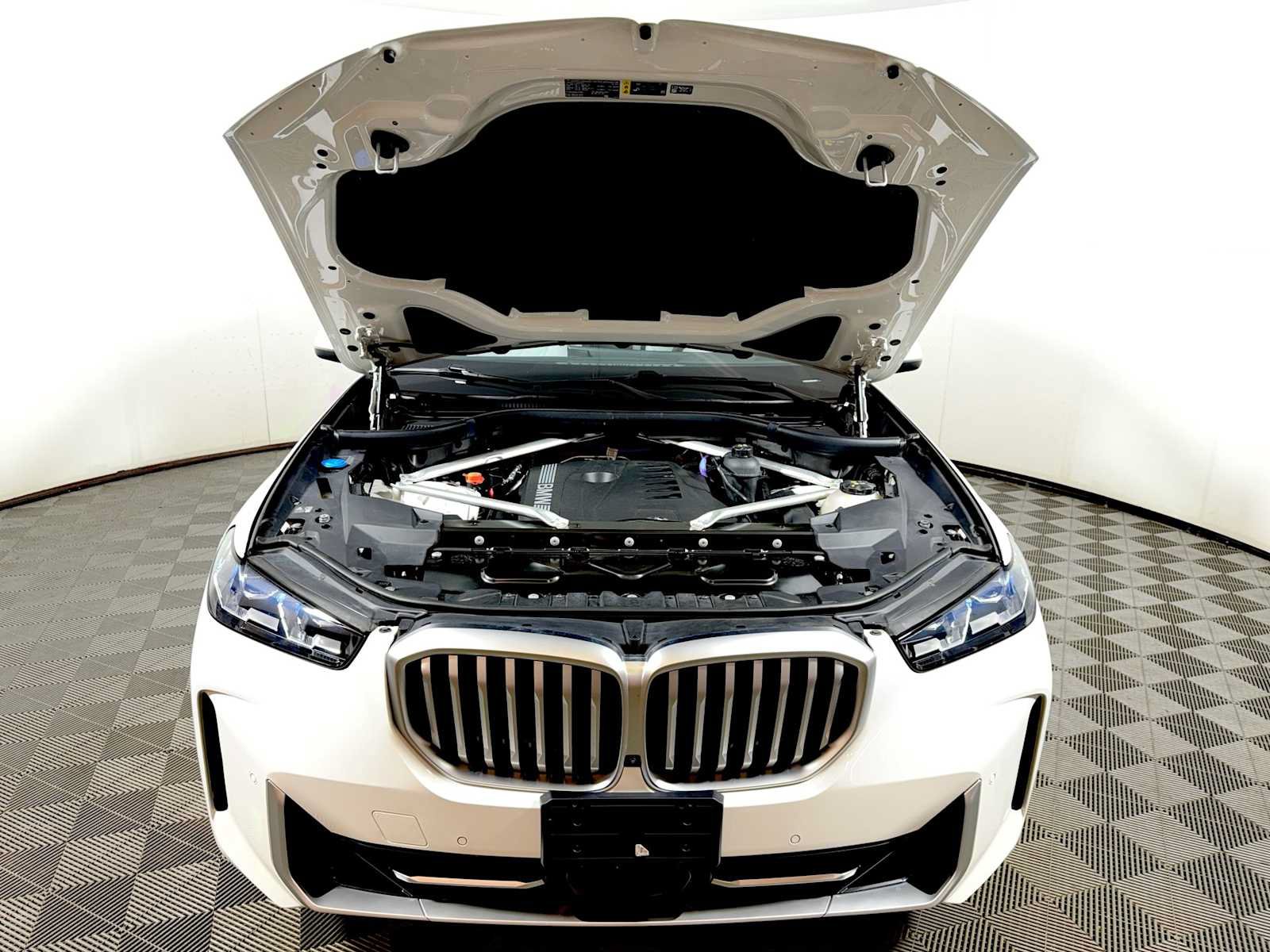 Used 2025 BMW X5 xDrive40i w/ Premium Package AWD/4WD image 31