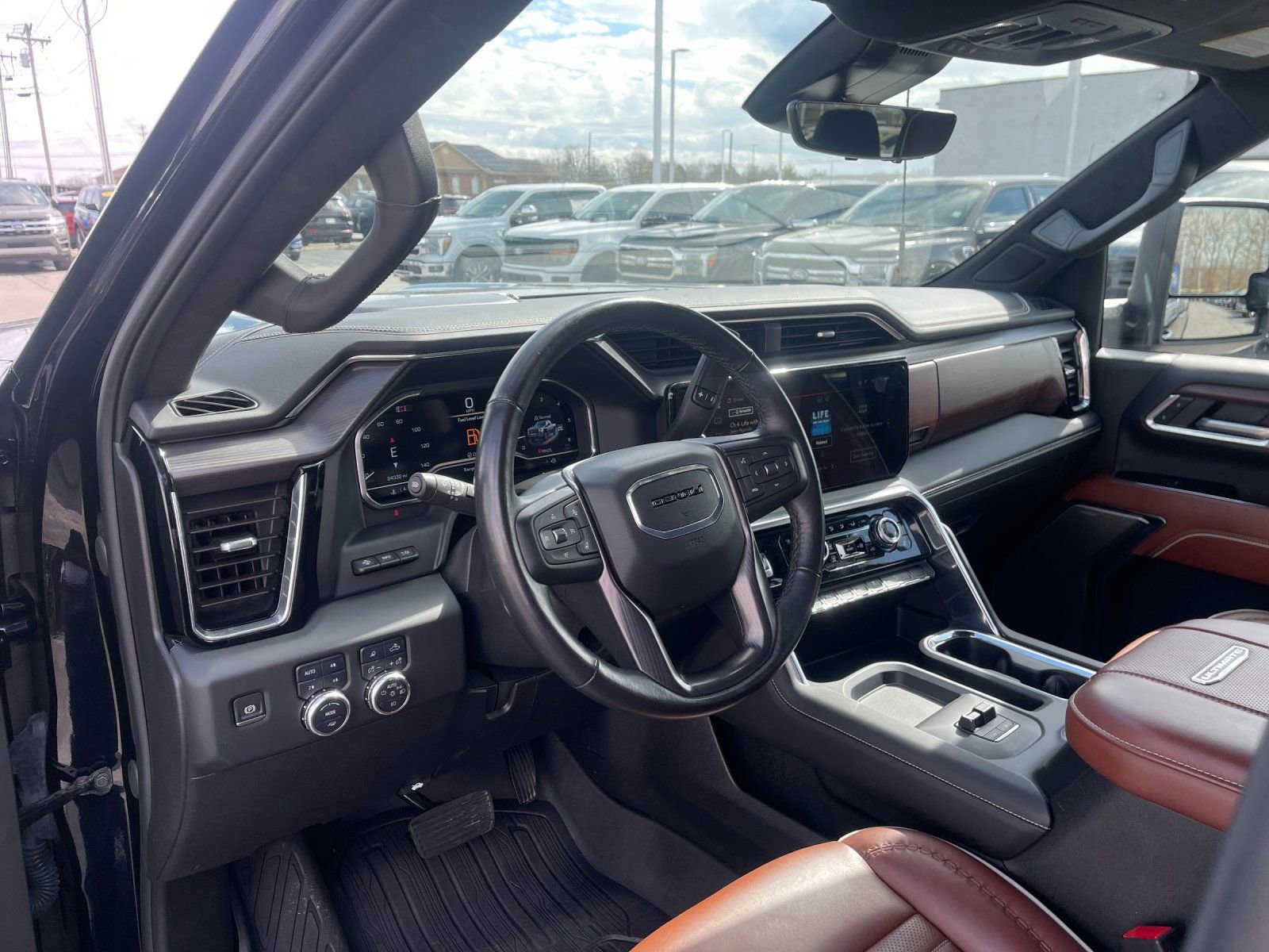 Used 2024 GMC Sierra 2500 Denali Ultimate w/ Max Trailering Package image 11