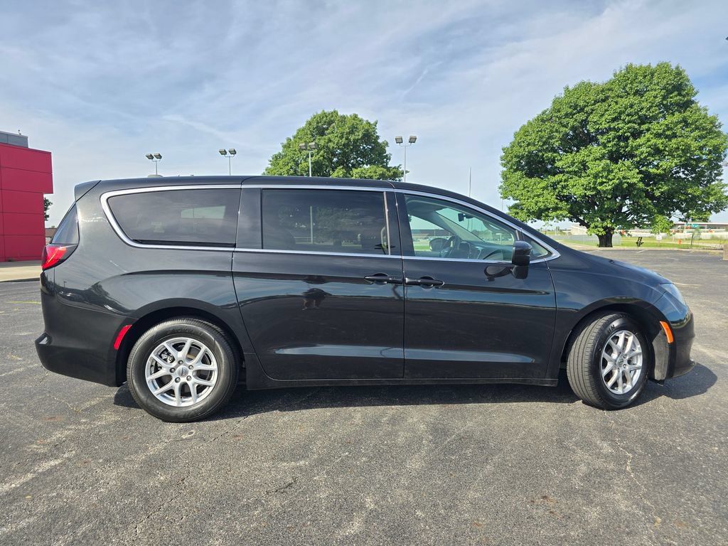 Used 2023 Chrysler Voyager LX FWD image 15