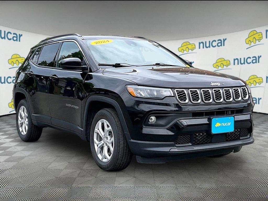 Used 2024 Jeep Compass Latitude AWD/4WD image 1