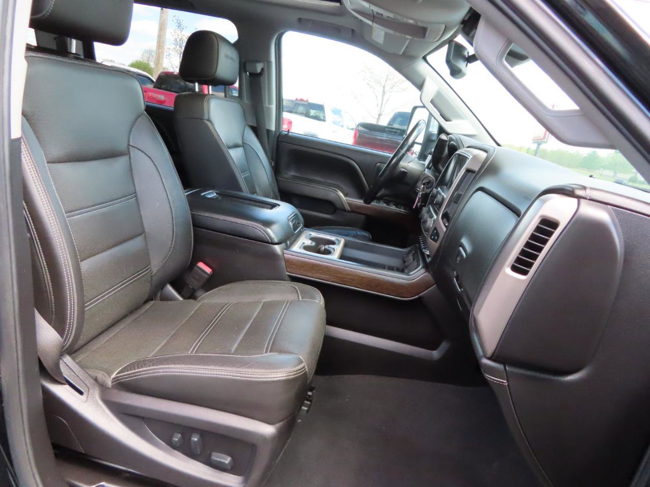 Used 2019 GMC Sierra 3500 Denali w/ Duramax Plus Package AWD/4WD image 54