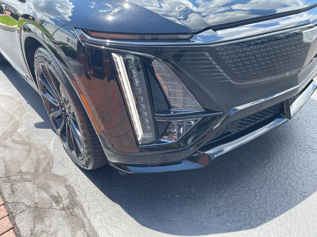 Used 2026 Cadillac Lyriq V w/ LPO, Floor Liner Package AWD/4WD image 5