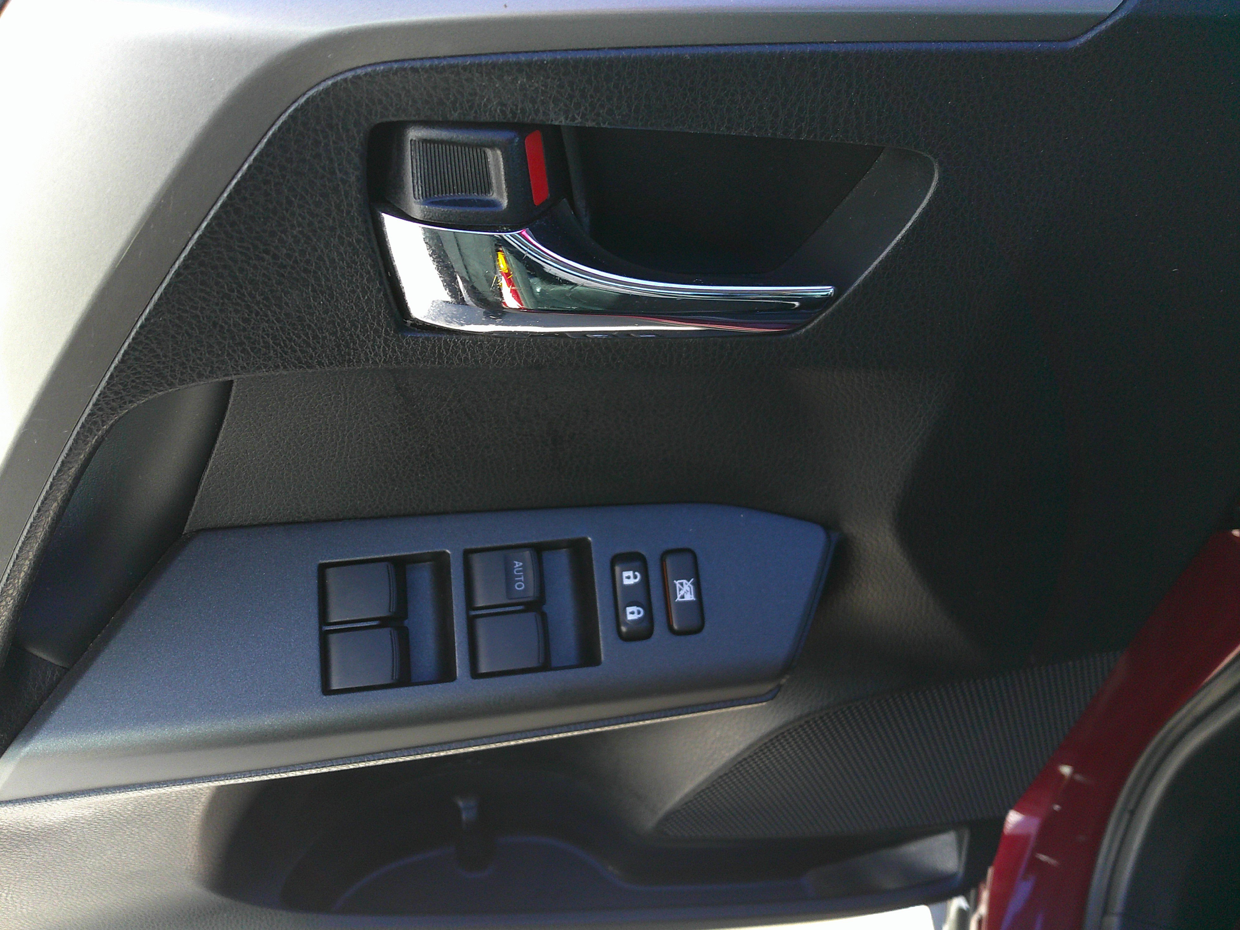 Used 2018 Toyota RAV4 XLE image 18