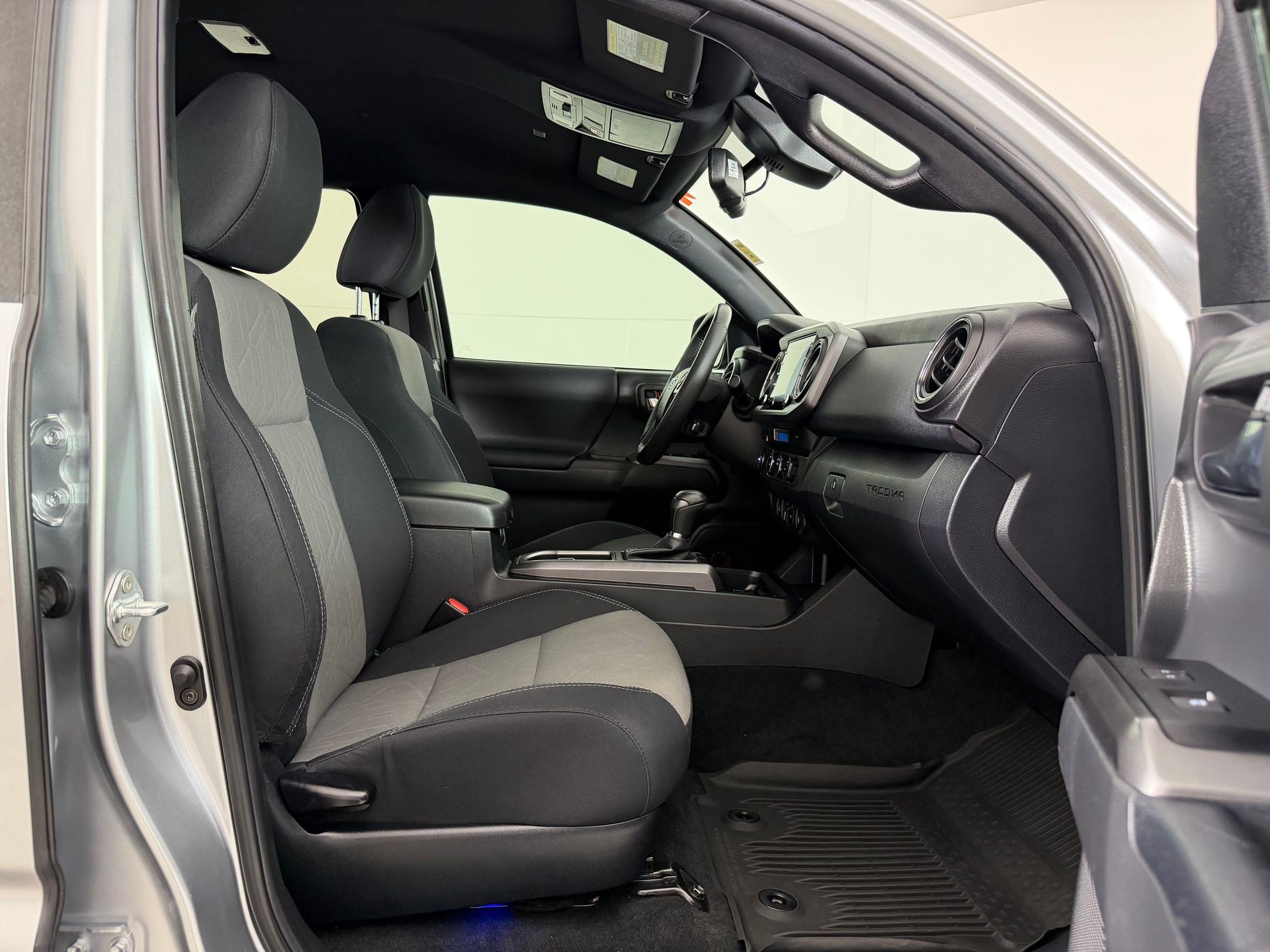 Used 2022 Toyota Tacoma TRD Off-Road RWD image 25
