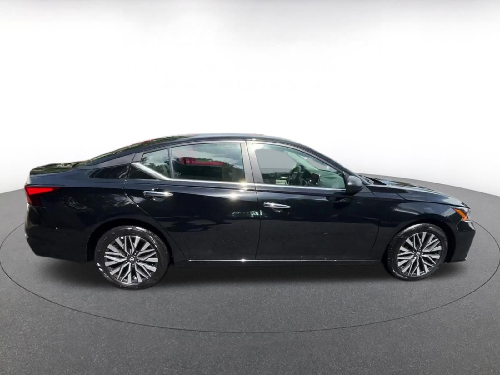 Used 2025 Nissan Altima 2.5 SV FWD image 16