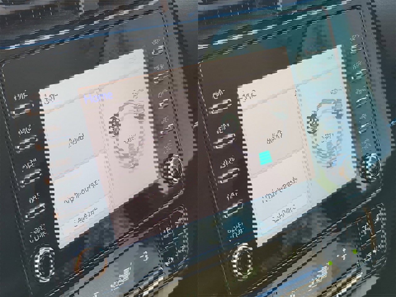 Used 2020 Toyota Prius LE w/ Carpet Mat Package image 24