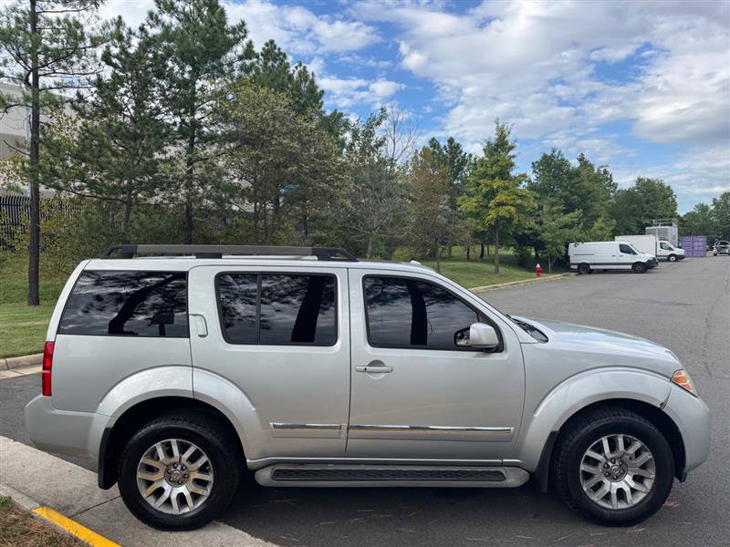 Used 2011 Nissan Pathfinder LE w/ Protection Pkg AWD/4WD image 7