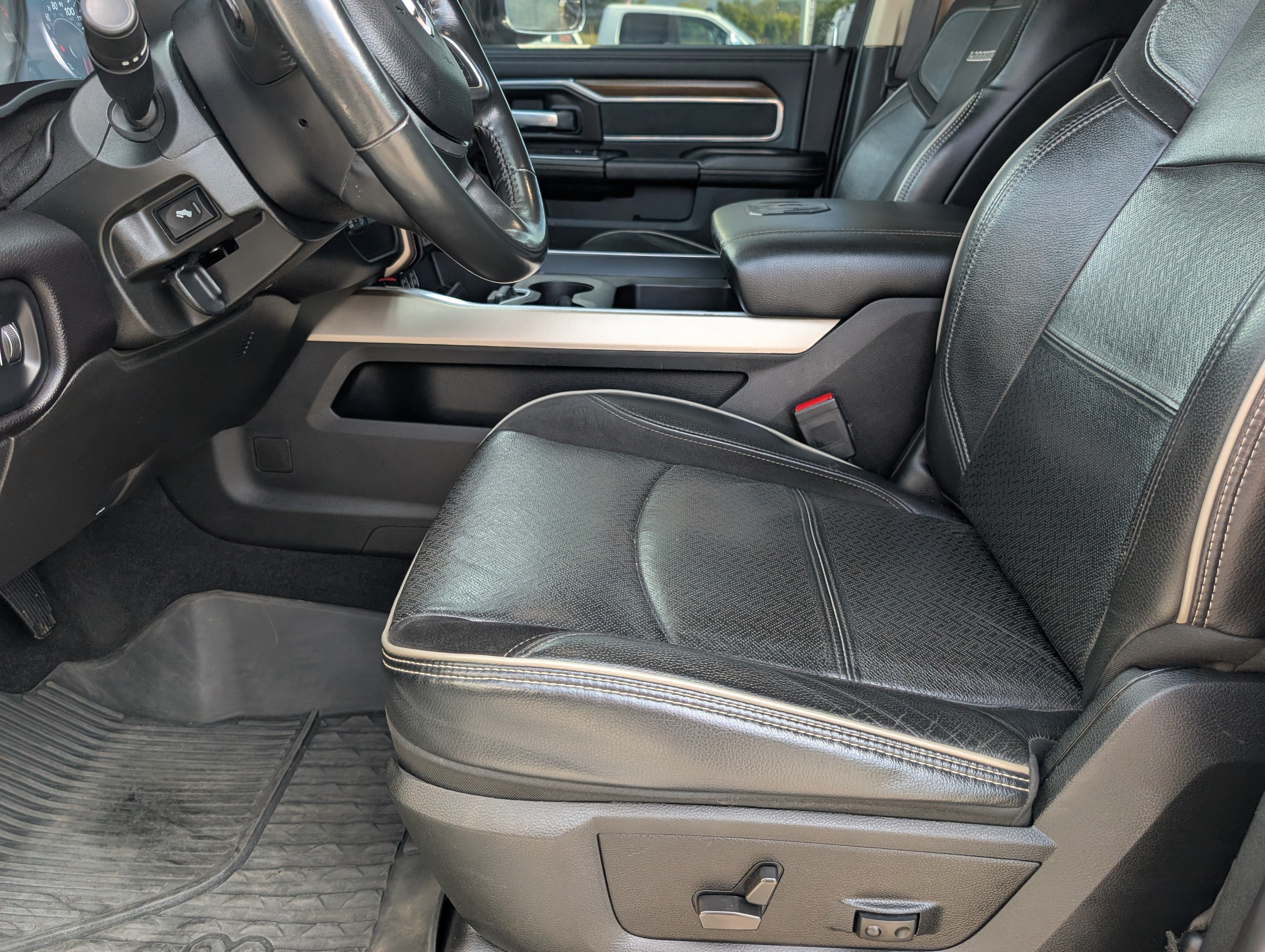 Used 2022 RAM 2500 Laramie AWD/4WD image 17