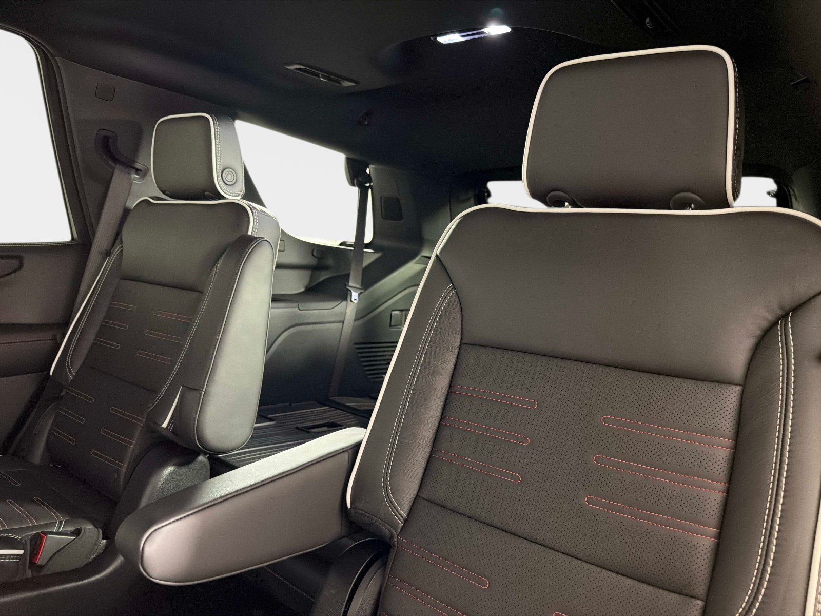 Used 2026 GMC Yukon AT4 Ultimate w/ LPO, Floor Liner Package AWD/4WD image 33