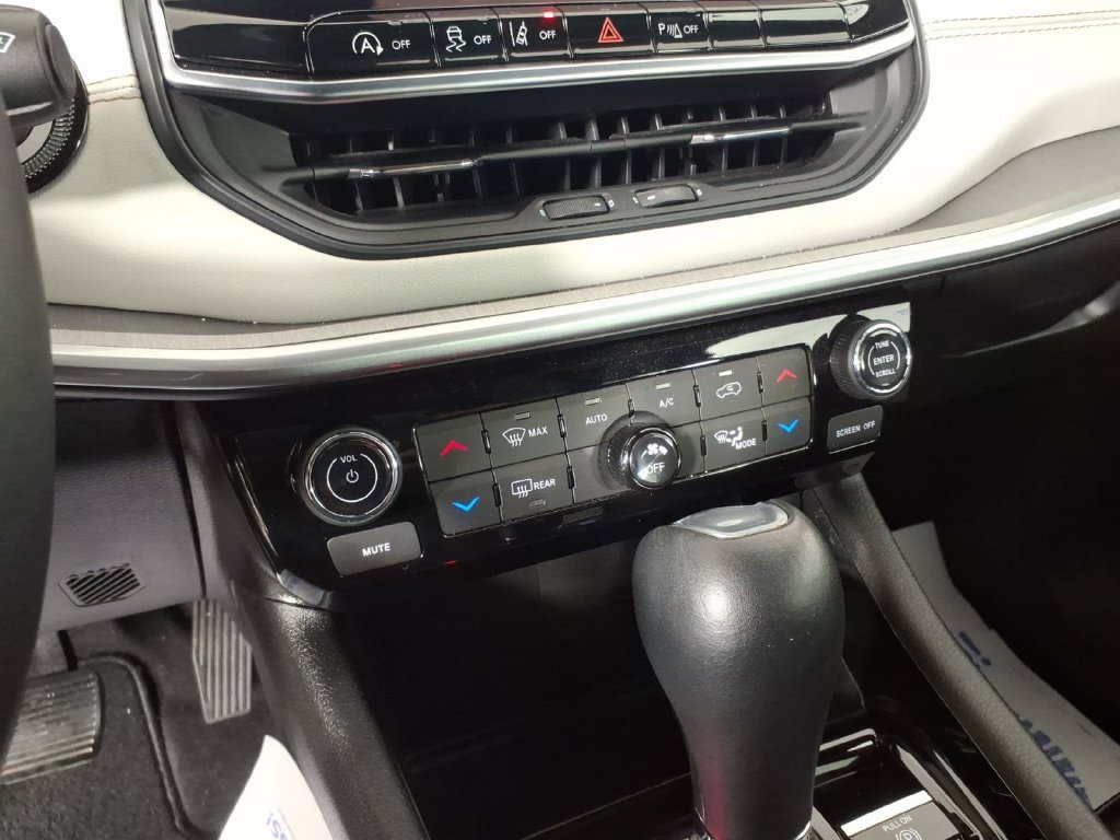 Used 2025 Jeep Compass Limited AWD/4WD image 22