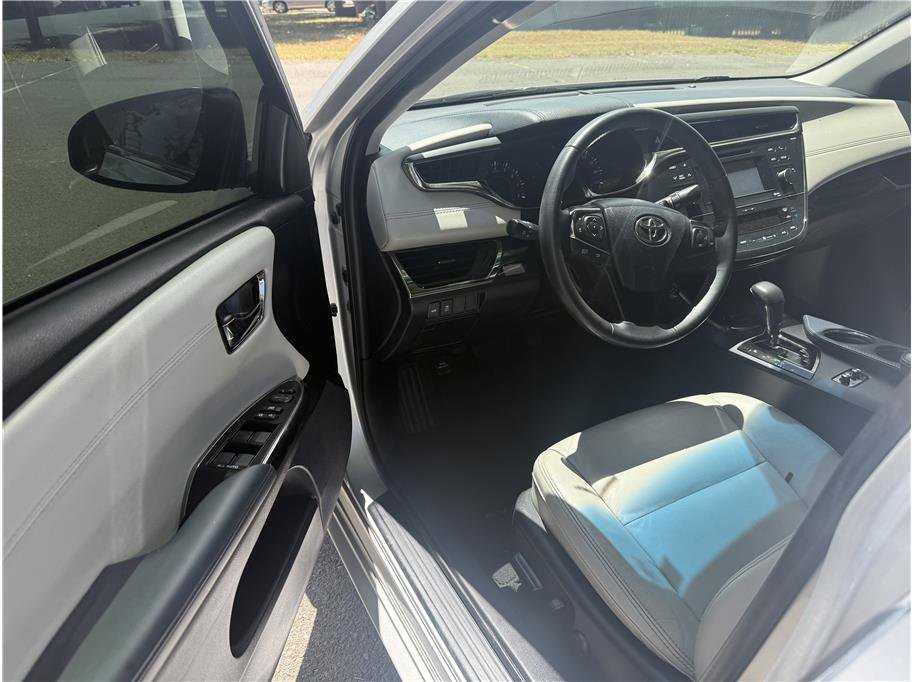 Used 2014 Toyota Avalon XLE Premium w/ Preferred Accessory Package FWD image 12