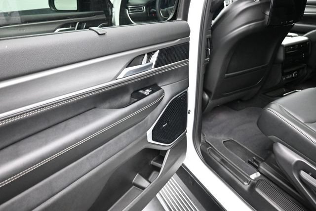 Used 2025 Jeep Wagoneer Series III w/ Premium Group I AWD/4WD image 17