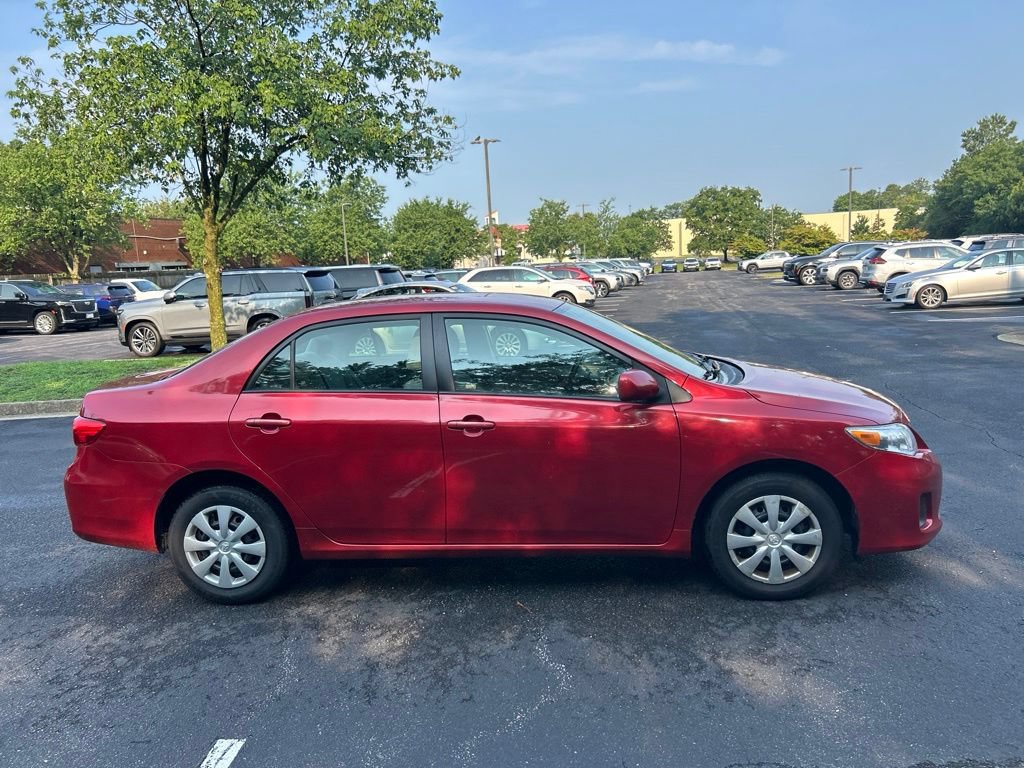 Used 2011 Toyota Corolla LE FWD image 2