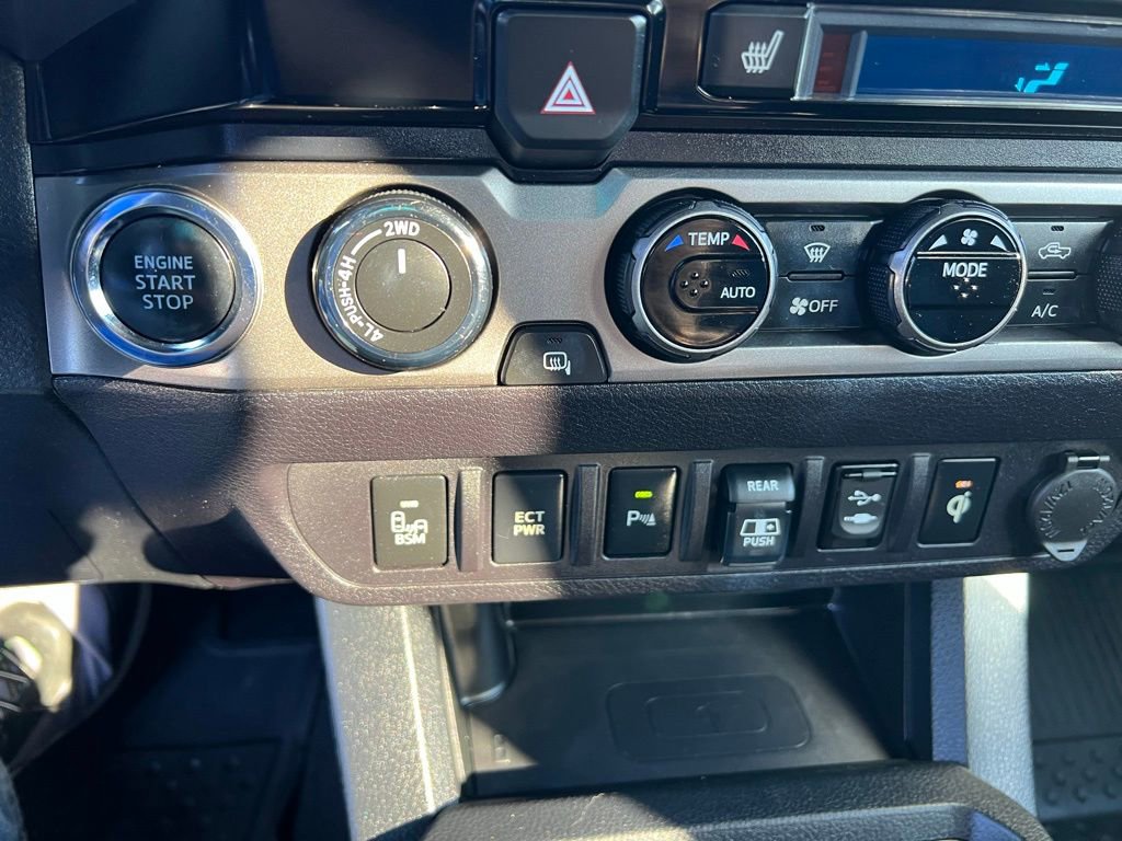 Used 2018 Toyota Tacoma Limited image 34