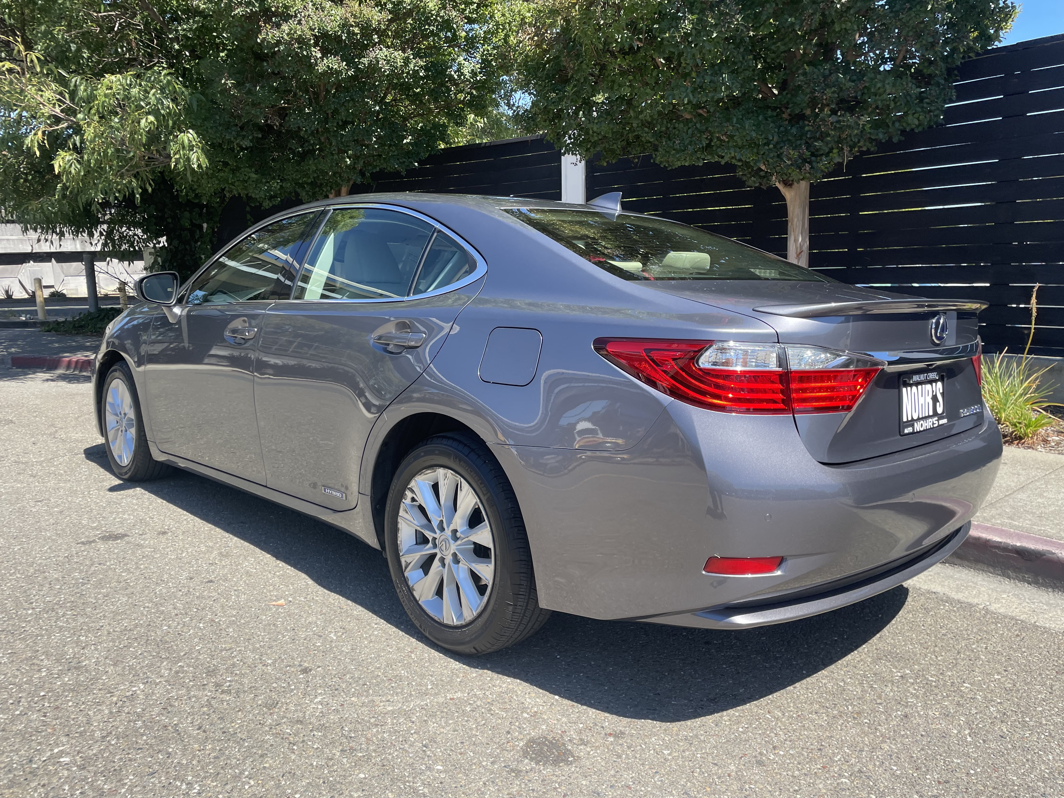 Used 2015 Lexus ES 300h w/ Navigation System Package FWD image 3